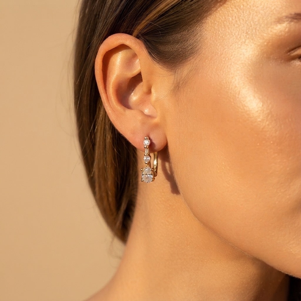 Luxe 18K Gold Plated Oorbellen - Lineaire Zirkonia Glamour
